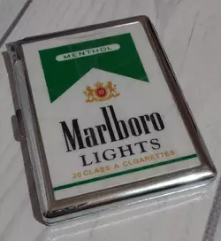 Портсигар на 10 сигарет із запальничкою 'Marlboro' D399