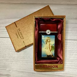 Запальничка в подарунковій коробці дівчина (Турбо полум'я, миготлива, музична) FASHION №1747-2